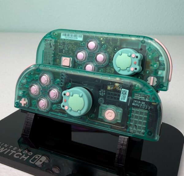 Cute Frog - Emerald & Pink - RGB LED - Custom Joycons for the Nintend Switch - Image 2