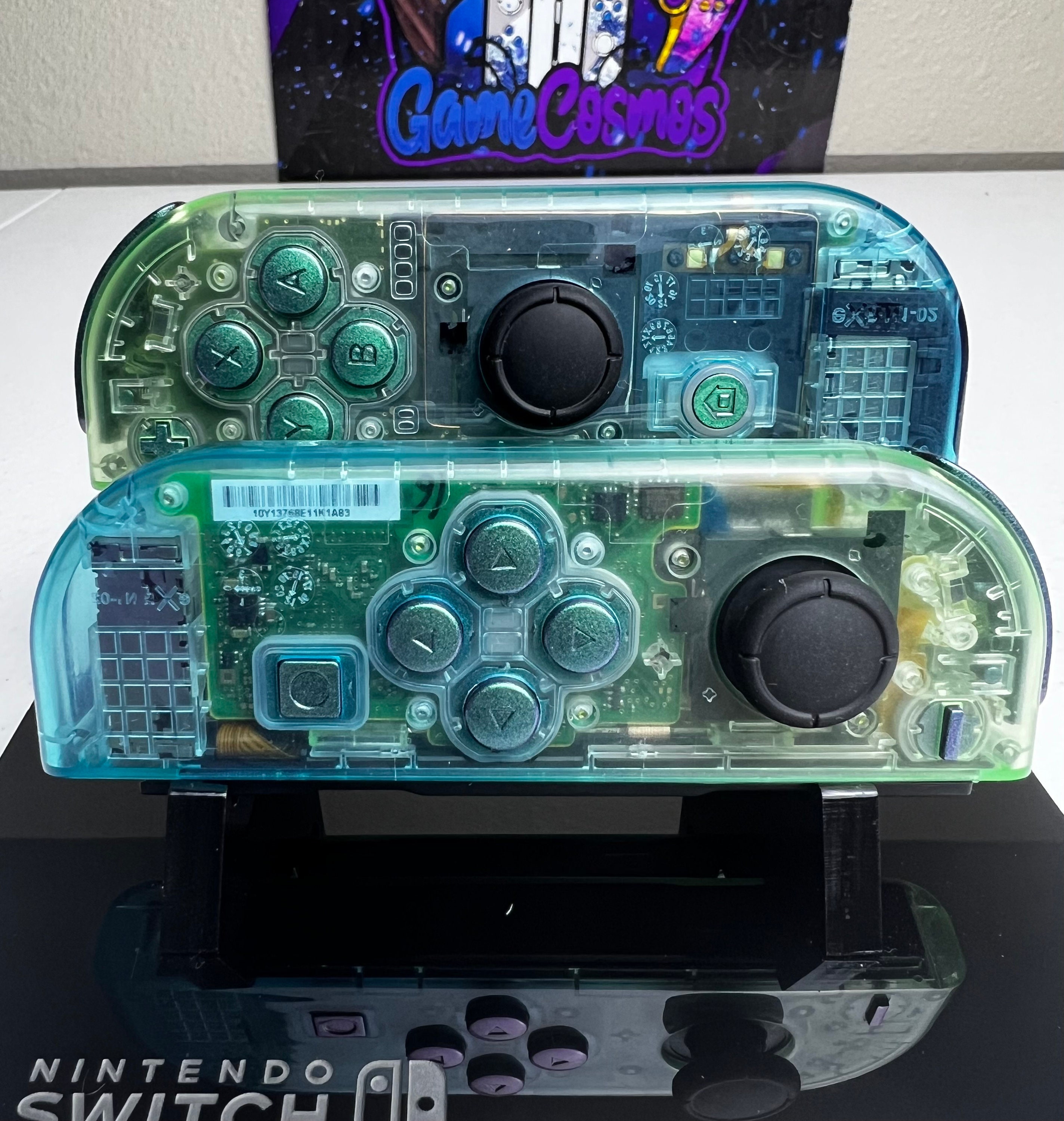 Two-Tone Glossy Gradient - Green & Blue - Custom Joycons for the Nintend Switch